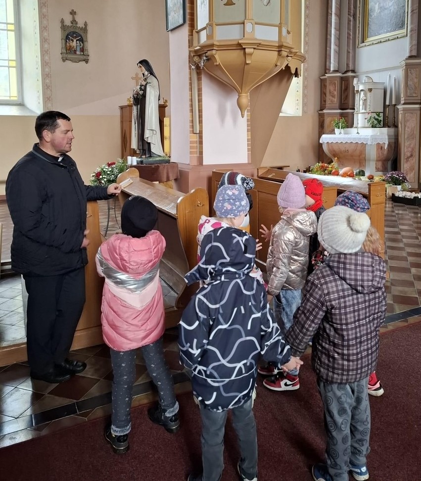 “Rūķīši” tikās ar priesteri Aivaru Kursīti