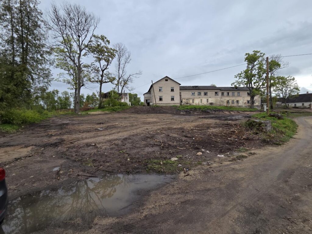 Par Jaunaglonas klostera ēku