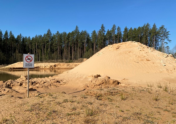 Karjers nav peldvieta