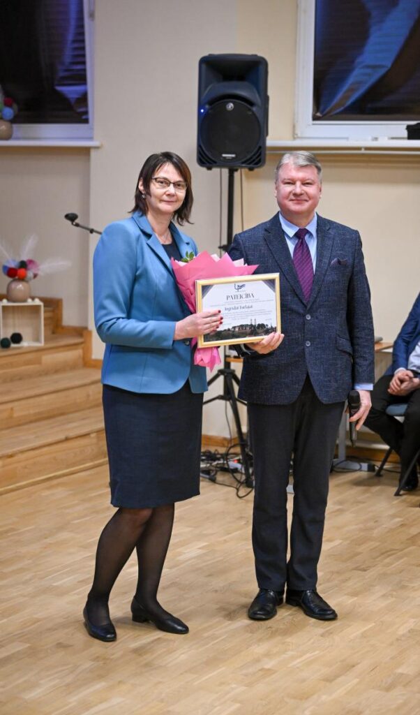 Iedibināta stipendija Ludzas pilsētas vidusskolas audzēkņiem