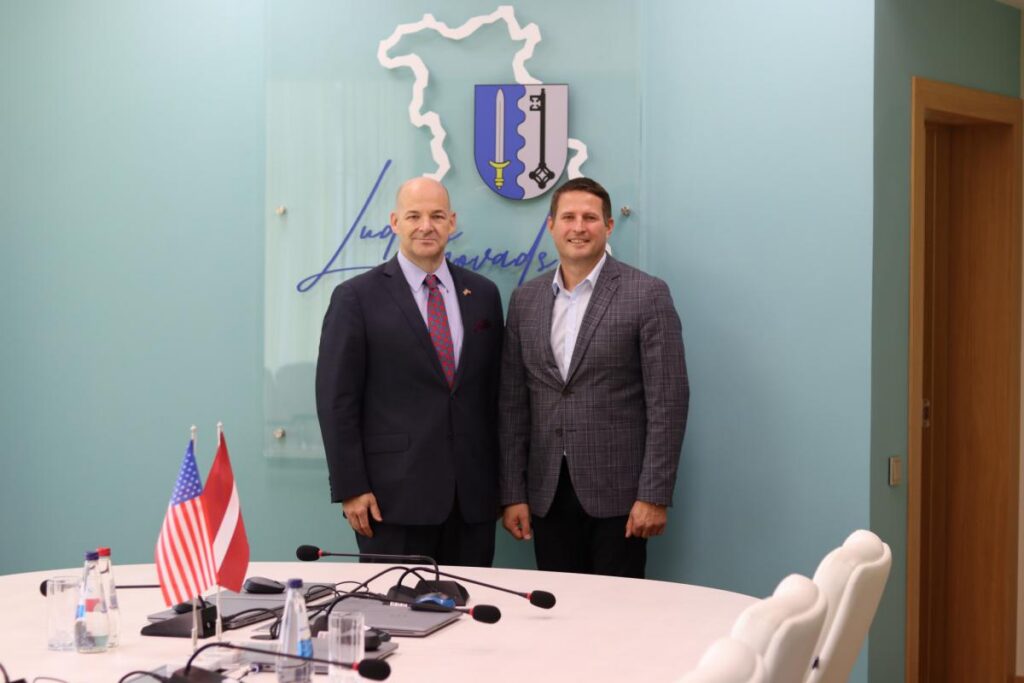 Ludzā viesojās ASV vēstnieks Kristofers Robinsons