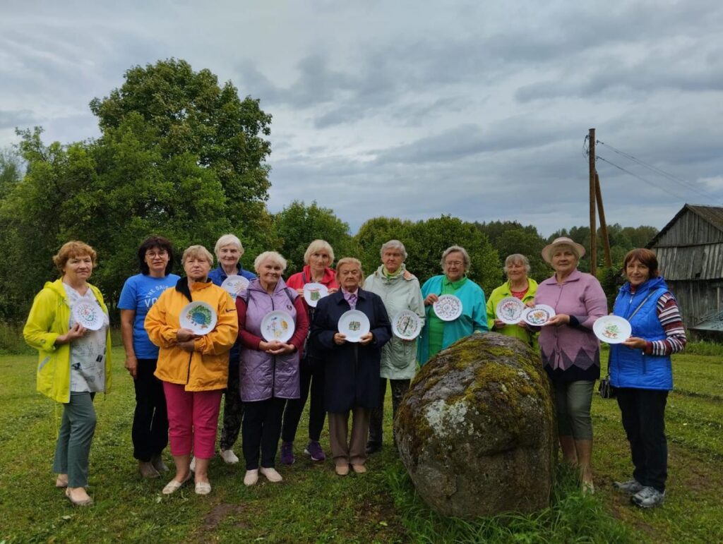 Pulcējāmies radošajās darbnīcās “Smilšu mandalas”