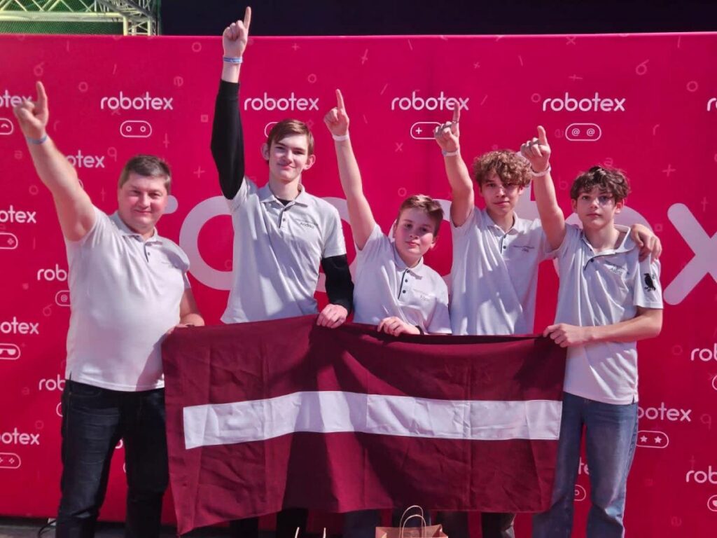 Preiļu Robotikas kluba komanda sasniedz vēsturiskus panākumus