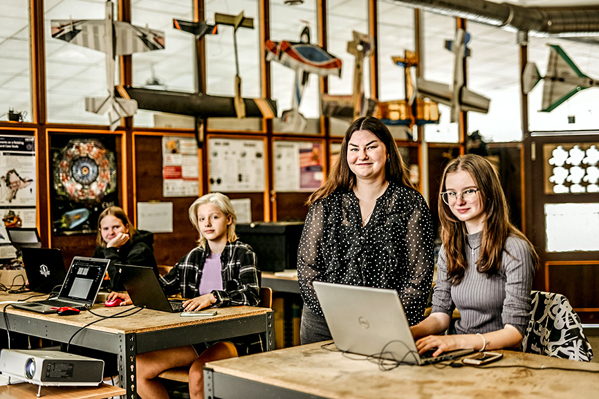 Siguldas novadā noslēdzas programmēšanas skolas pilotprojekts jaunietēm