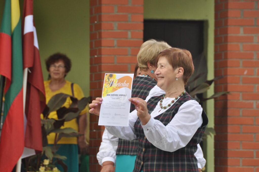 Latvijas, Lietuvas un Igaunijas seniori dejoja festivālā