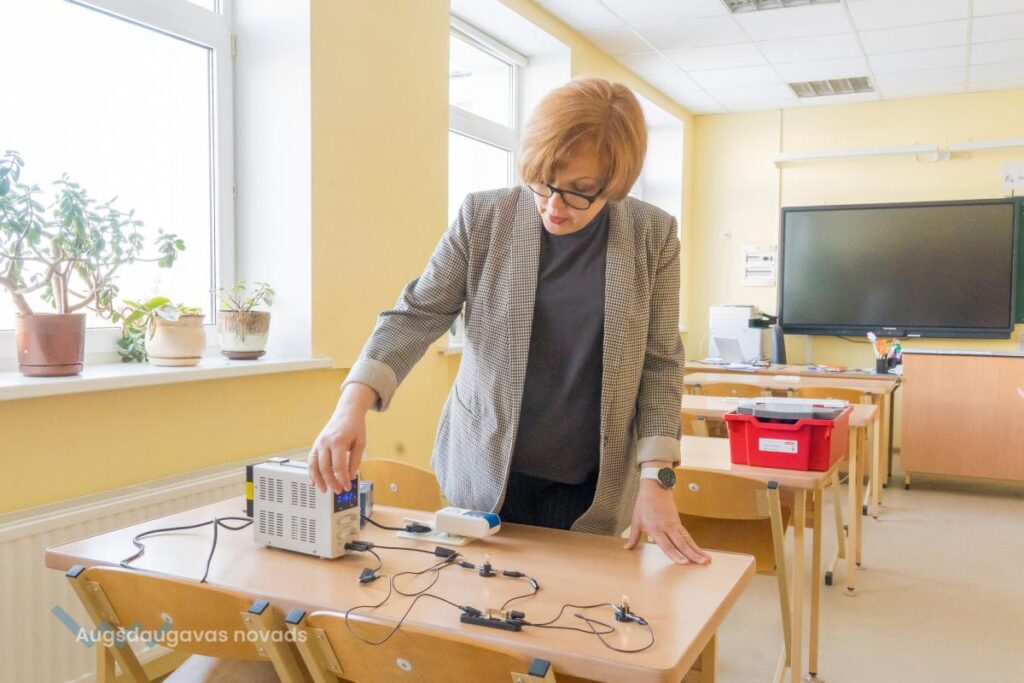 Sventes vidusskolā modernizēts fizikas kabinets