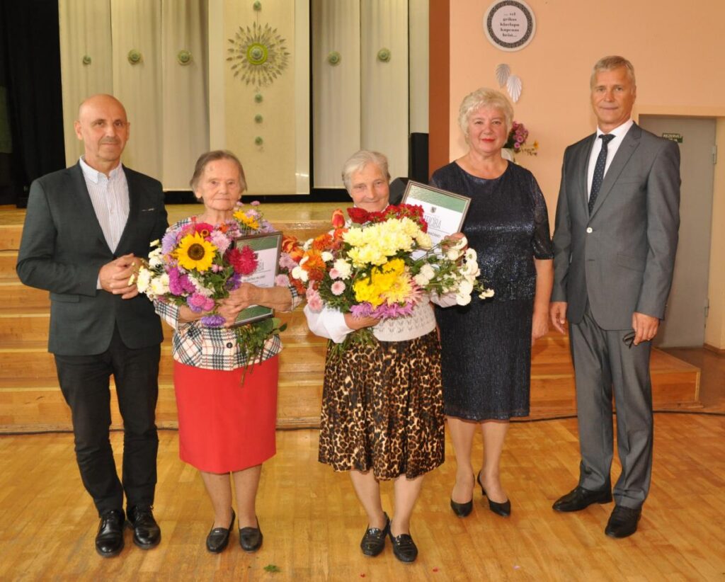 Rožkalnos seniori dziedāja un dejoja ballē