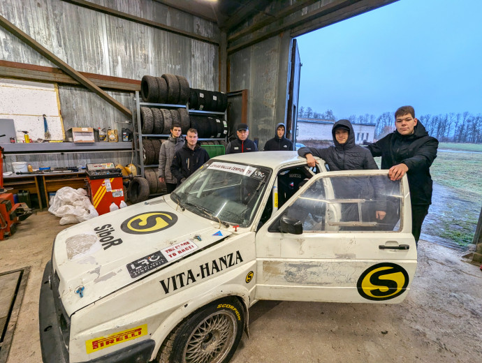 SIA “Salenieku dolomīts” dāvana Malnavas koledžai – rallija auto