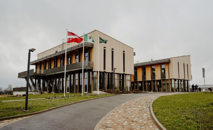 Valmiermuižā atklāj LVM Rietumvidzemes reģiona klientu centru