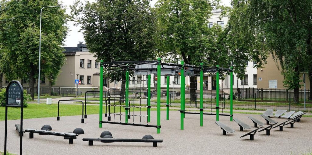 Slavas skvērā Daugavpilī – jauns bērnu rotaļu laukums