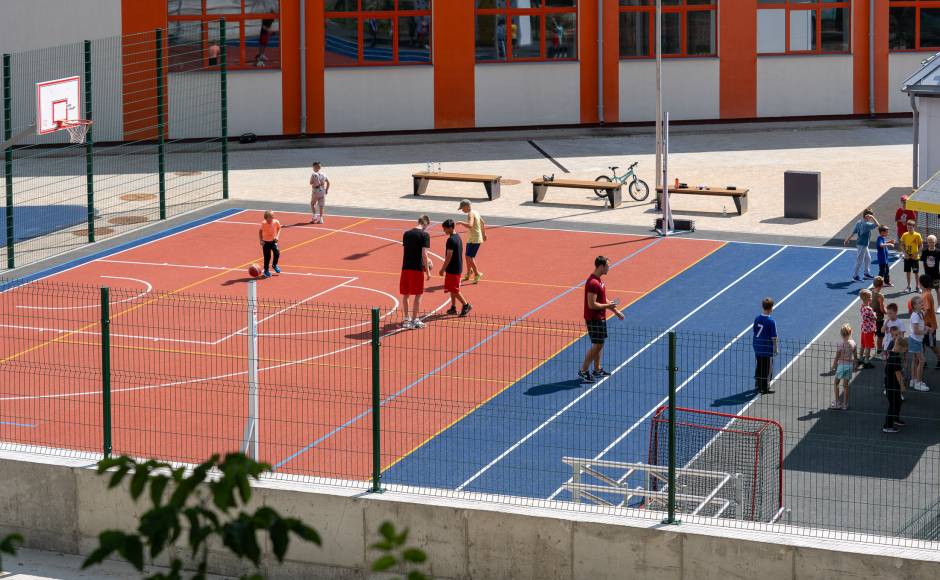 Daugavpilī tapis jauns daudzfunkcionāls sporta laukums