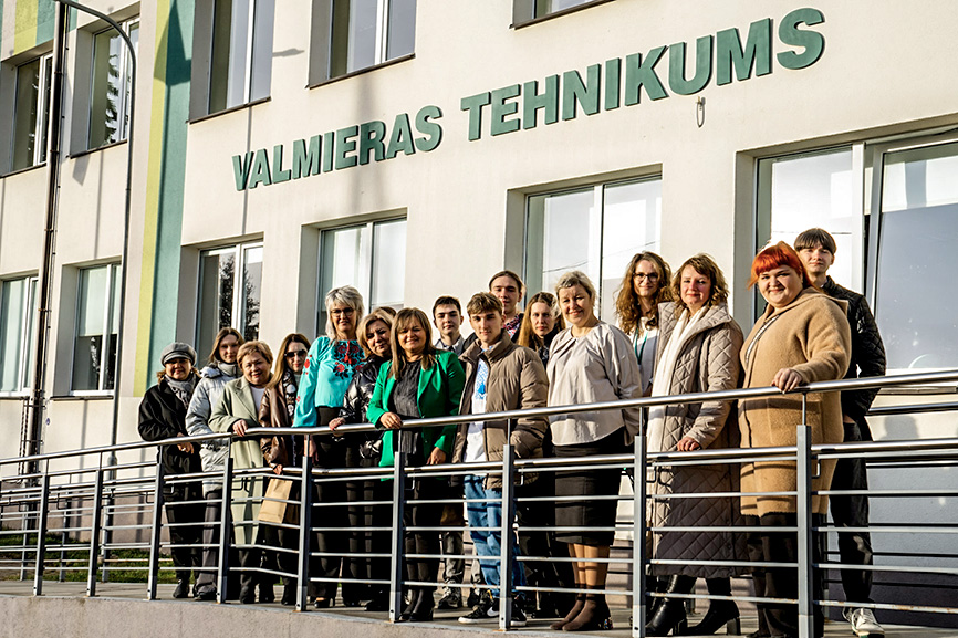 Valmieras tehnikumam sadarbības līgums ar Čerkasu profesionālo autoceļu liceju