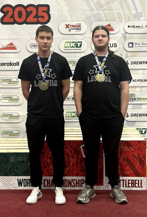 Zelts un bronza pasaules čempionātā svarbumbu sportā