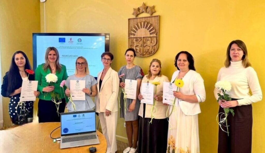 Jaunie pedagogi saņem atbalstu profesionālās darbības sākumā 