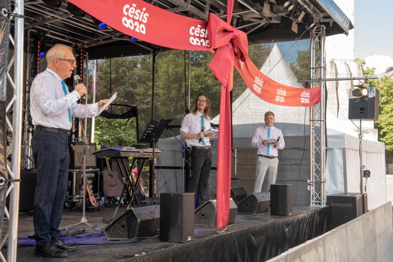 Cēsu novadā iegādāta pārvietojama skatuve
